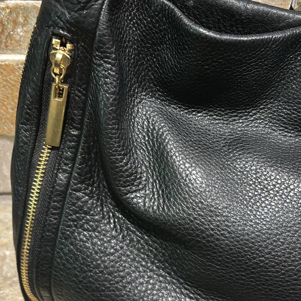 Like new Tory Burch, black pebbles leather shoulder bag- with snake skin handle - Picture 11 of 13